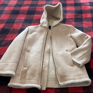 Gap Kids suede-like coat w/shearling type lining & hood. Front pockets GUC